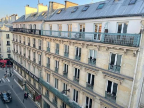 joli studio bohème sous les toits de Paris